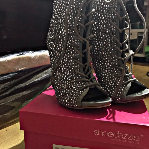 Shoes - Picture 4 of 4